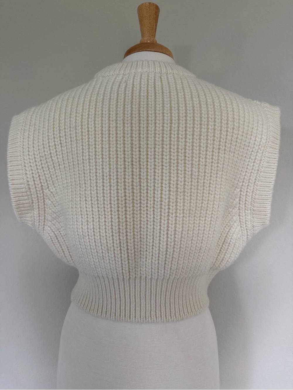 Apiece Apart Cream Cable-Knit Sleeveless Sweater Vest - Picture 7 of 7